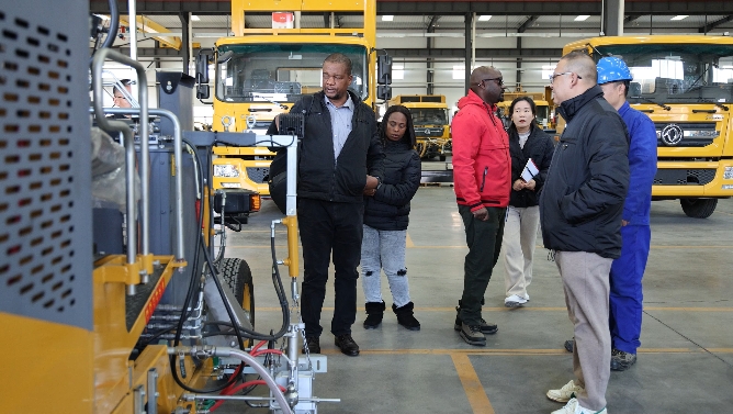 天途路業道路劃線裝備