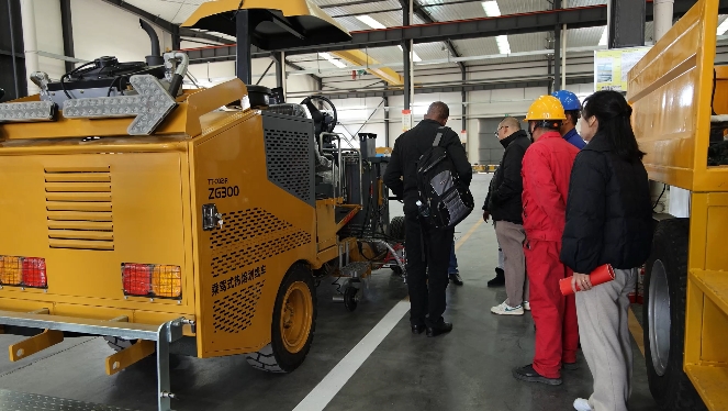 天途路業道路劃線裝備