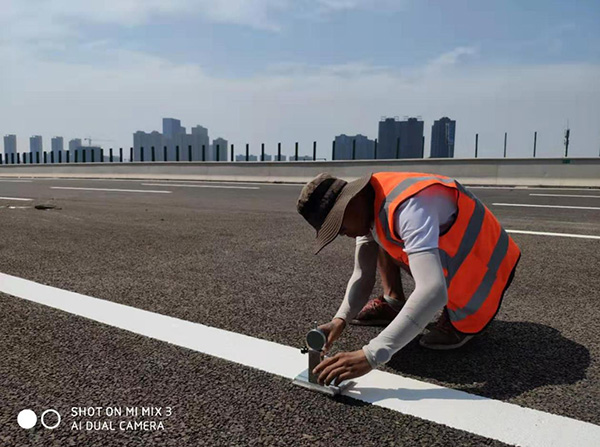 劃冷噴標(biāo)線什么設(shè)備好？簡(jiǎn)易高效冷噴劃線機(jī)